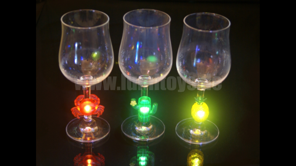 1850 Wine Charm LUMI 1_wz-kl